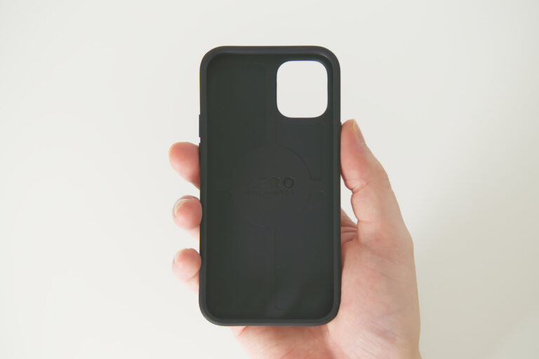 ゼロハリバートン iPhone 12 mini用ケース / まるでスーツケース。耐衝撃も安心、いかしたデザインでテンション上がる / レビュー